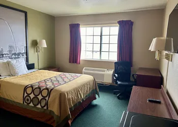 Super 8 by Wyndham Platte City Kansas City Area Airport hotel thumbnail 6