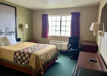 Super 8 by Wyndham Platte City Kansas City Area Airport hotel thumbnail 6