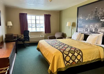 Super 8 by Wyndham Platte City Kansas City Area Airport hotel thumbnail 7