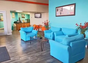 Howard Johnson by Wyndham Houston Hobby Airport hotel thumbnail 2