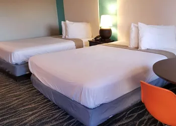 Howard Johnson by Wyndham Houston Hobby Airport hotel thumbnail 7