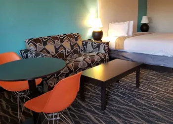 Howard Johnson by Wyndham Houston Hobby Airport hotel thumbnail 8