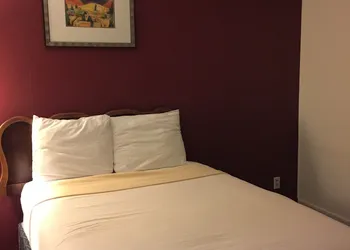 Holiday Lodge hotel thumbnail 4
