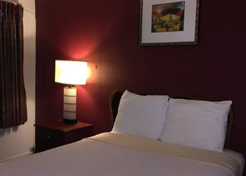 Holiday Lodge hotel thumbnail 5