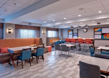 Hampton Inn Norfolk hotel thumbnail 2