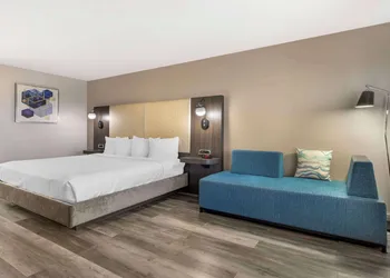 Best Western Marina State Beach hotel thumbnail 3