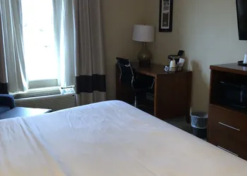 Wingate by Wyndham Grove City hotel thumbnail 7