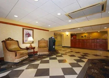 Quality Inn & Suites Bensalem hotel thumbnail 2