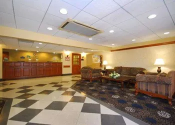 Quality Inn & Suites Bensalem hotel thumbnail 3