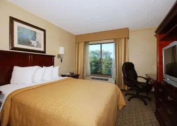 Quality Inn & Suites Bensalem hotel thumbnail 4
