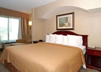 Quality Inn & Suites Bensalem hotel thumbnail 6