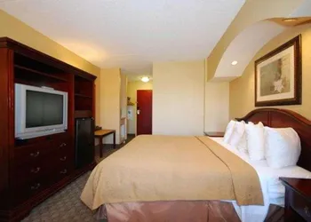 Quality Inn & Suites Bensalem hotel thumbnail 7