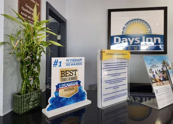 Days Inn by Wyndham Kemah hotel thumbnail 2