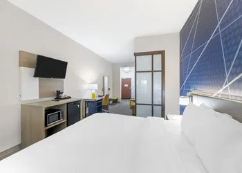 Comfort Suites Pecos hotel thumbnail 8
