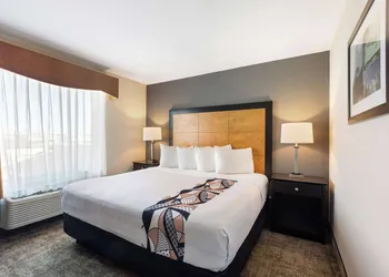 Best Western Inn & Suites - Midway Airport hotel thumbnail 7