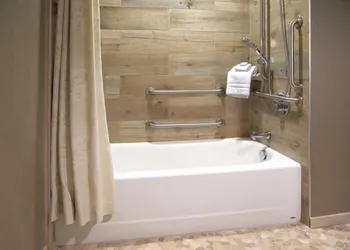 Hotel Indigo Traverse City by IHG hotel thumbnail 7