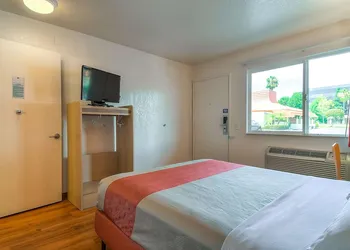 Motel 6 Westminster South - Long Beach hotel thumbnail 8
