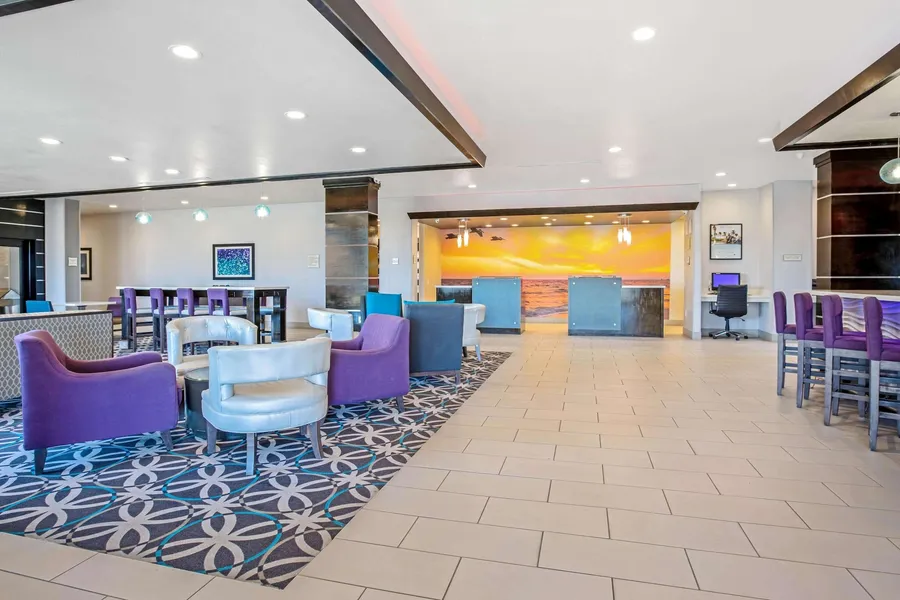 La Quinta Inn & Suites by Wyndham Corpus Christi - Portland hotel detail image 2