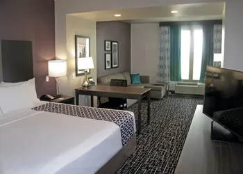 La Quinta Inn & Suites by Wyndham Corpus Christi - Portland hotel thumbnail 3