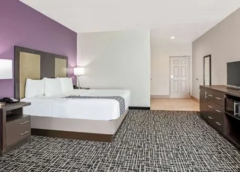 La Quinta Inn & Suites by Wyndham Corpus Christi - Portland hotel thumbnail 8