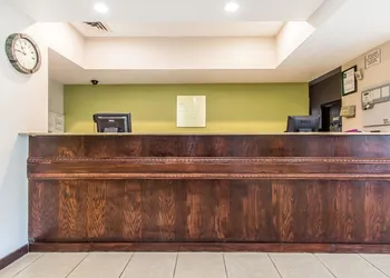 Quality Inn & Suites hotel thumbnail 2
