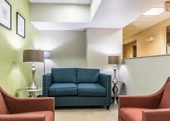 Quality Inn & Suites hotel thumbnail 3