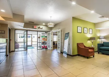 Quality Inn & Suites hotel thumbnail 4