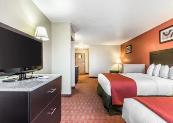 Quality Inn & Suites hotel thumbnail 6
