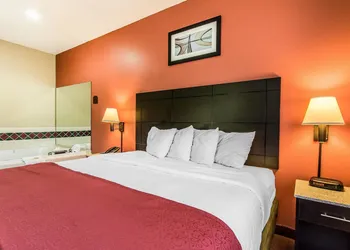 Quality Inn & Suites hotel thumbnail 7