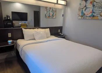 Microtel Inn & Suites by Wyndham Wheeling at Highlands hotel thumbnail 5
