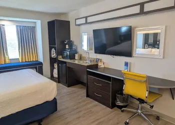Microtel Inn & Suites by Wyndham Wheeling at Highlands hotel thumbnail 8