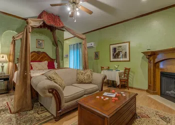The Whispering Pines Inn Bed & Breakfast hotel thumbnail 3