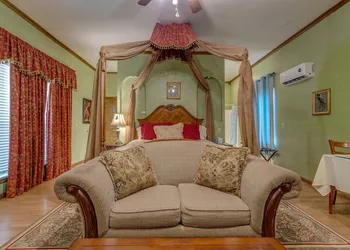 The Whispering Pines Inn Bed & Breakfast hotel thumbnail 4