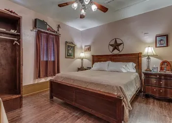 The Whispering Pines Inn Bed & Breakfast hotel thumbnail 6