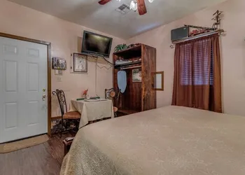 The Whispering Pines Inn Bed & Breakfast hotel thumbnail 7