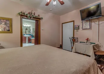 The Whispering Pines Inn Bed & Breakfast hotel thumbnail 8