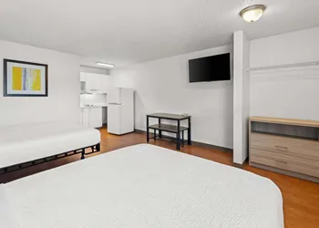 Birch Hill Suites Kansas City – Independence hotel thumbnail 8