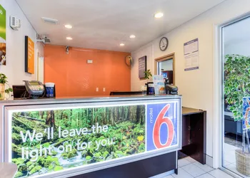 Motel 6 Tigard, OR - Portland South - Lake Oswego hotel thumbnail 2