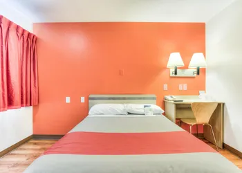 Motel 6 Tigard, OR - Portland South - Lake Oswego hotel thumbnail 4