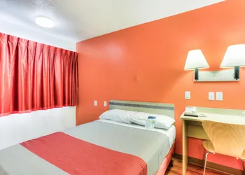 Motel 6 Tigard, OR - Portland South - Lake Oswego hotel thumbnail 8