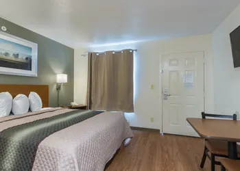 HomeTowne Studios by Red Roof Dallas - Irving hotel thumbnail 3