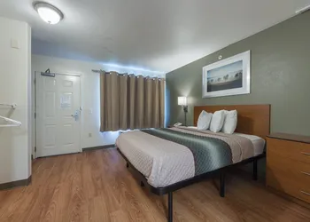 HomeTowne Studios by Red Roof Dallas - Irving hotel thumbnail 7