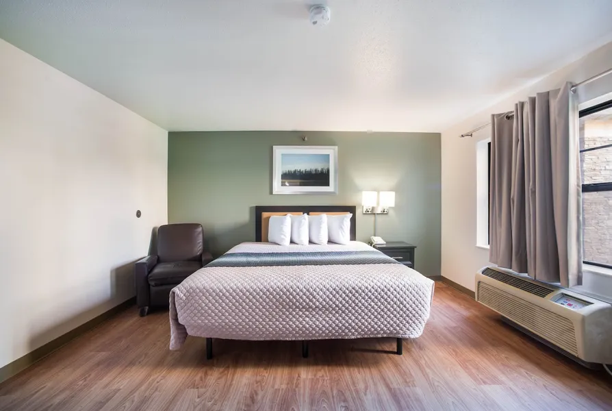 HomeTowne Studios by Red Roof St. Louis - Airport/ N Lindbergh hotel detail image 6