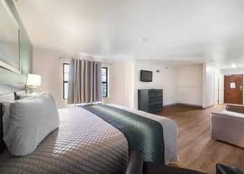 HomeTowne Studios by Red Roof St. Louis - Airport/ N Lindbergh hotel thumbnail 7