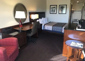 Oakridge Inn hotel thumbnail 3