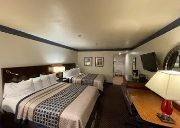 Oakridge Inn hotel thumbnail 4