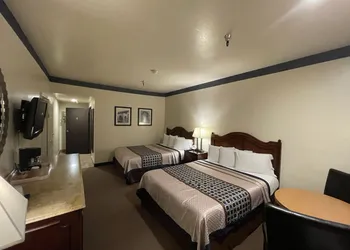 Oakridge Inn hotel thumbnail 6