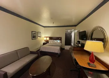 Oakridge Inn hotel thumbnail 7