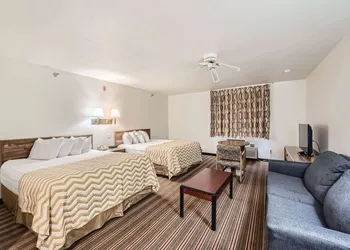 Travelodge by Wyndham Longmont hotel thumbnail 4