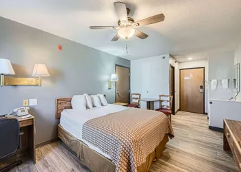 Travelodge by Wyndham Longmont hotel thumbnail 5